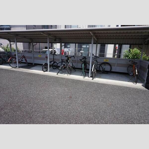 現地周辺 (駐輪場)