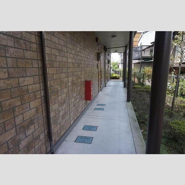 エントランス (エントランス)