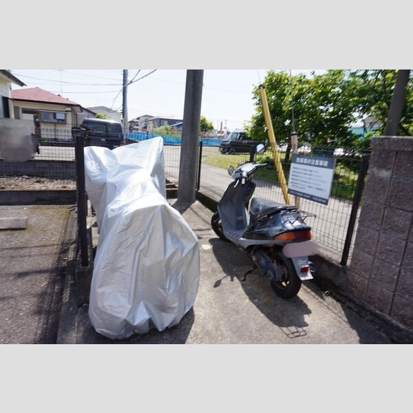 現地周辺 (駐輪場)