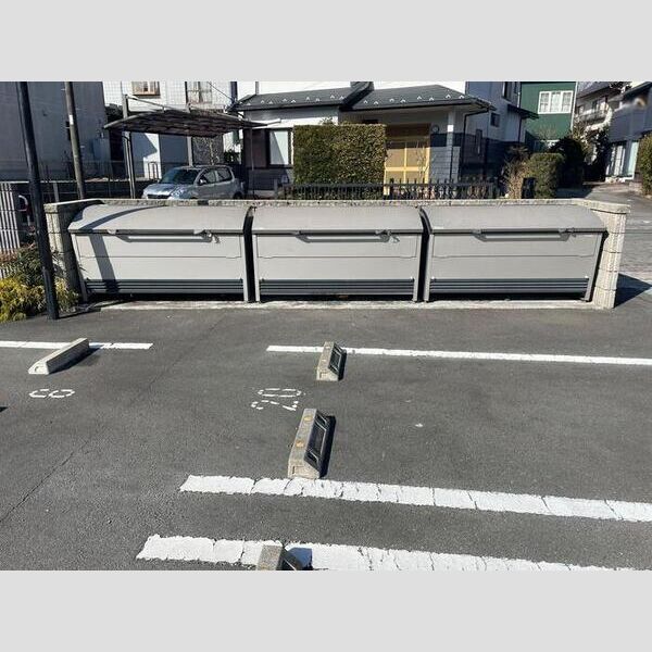 現地周辺 (ごみ置き場)