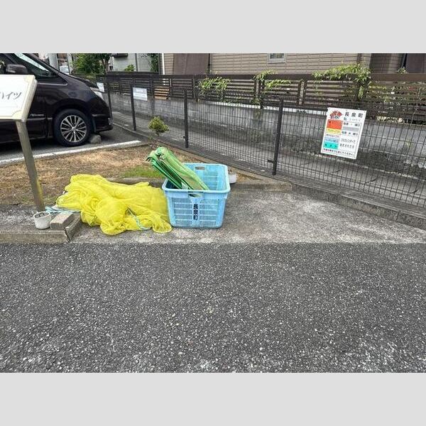 現地周辺 (ごみ置き場)