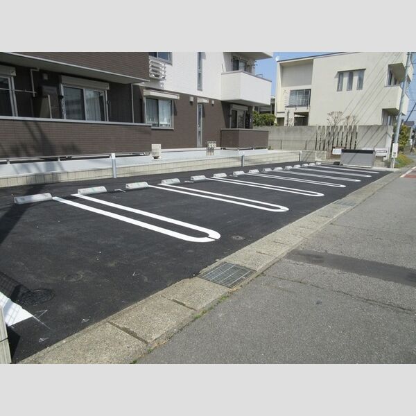 駐車場 (駐車場)