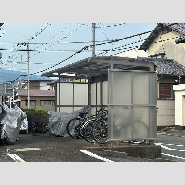 現地周辺 (駐輪場)