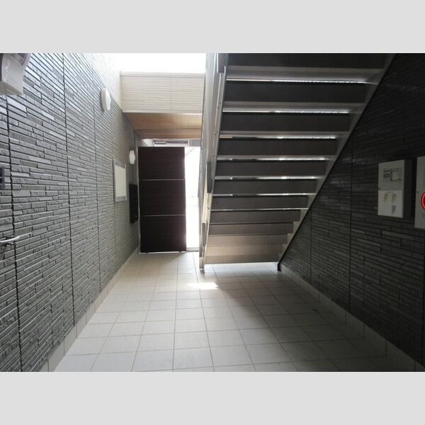 エントランス (エントランス)