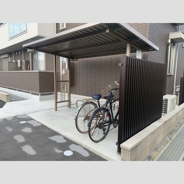 現地周辺 (駐輪場)