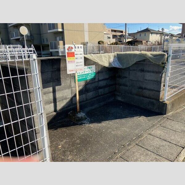 現地周辺 (ごみ置き場)