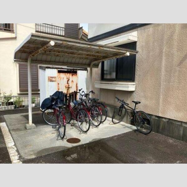 現地周辺 (駐輪場)