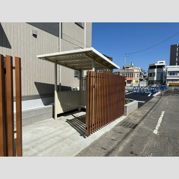 現地周辺 (駐輪場)