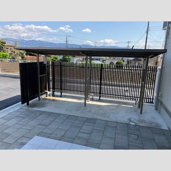 現地周辺 (駐輪場)