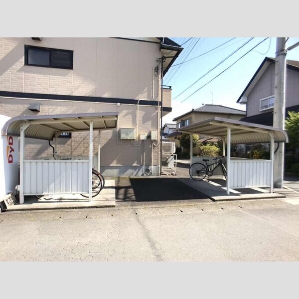 現地周辺 (駐輪場)