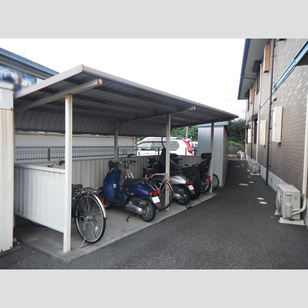 現地周辺 (駐輪場)