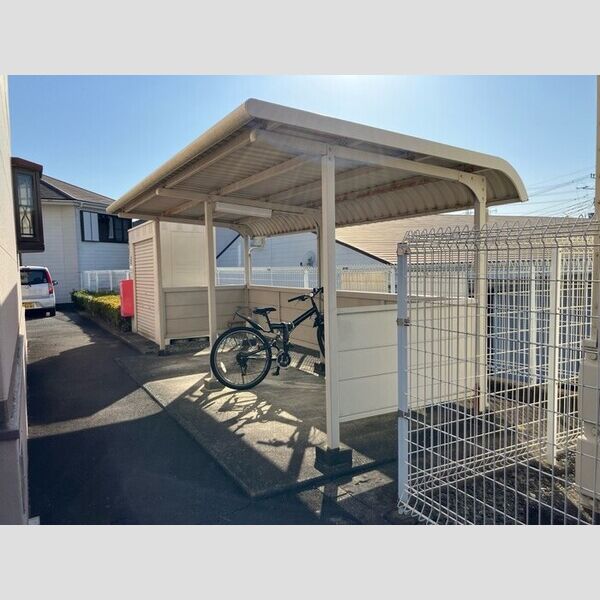 現地周辺 (駐輪場)