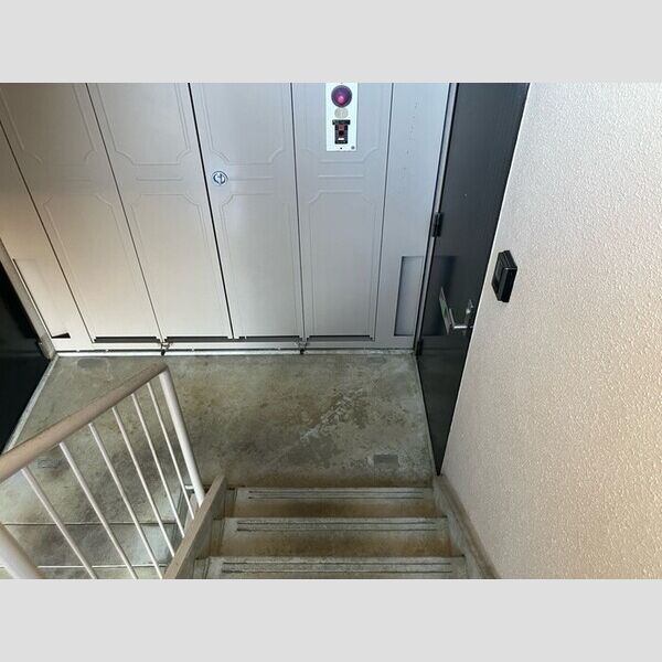 エントランス (エントランス)