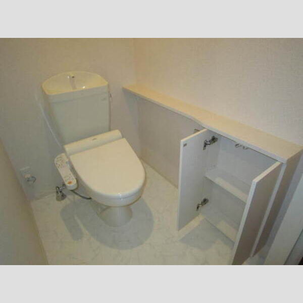 トイレ (2階温水洗浄暖房便座)