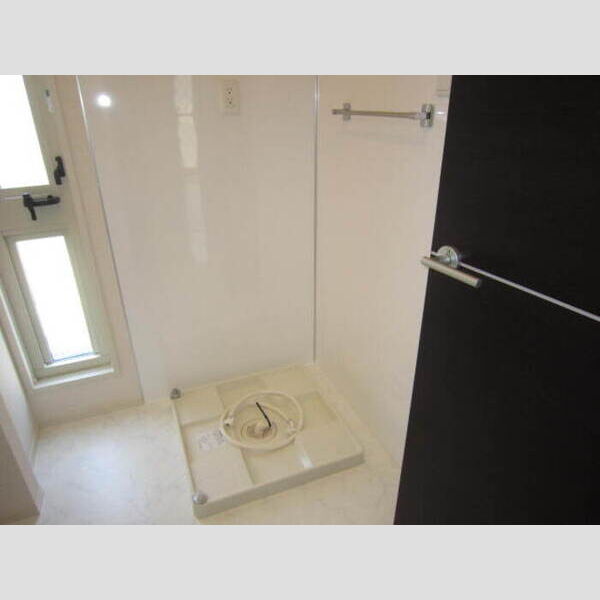 洗面所 (洗濯機置き場)