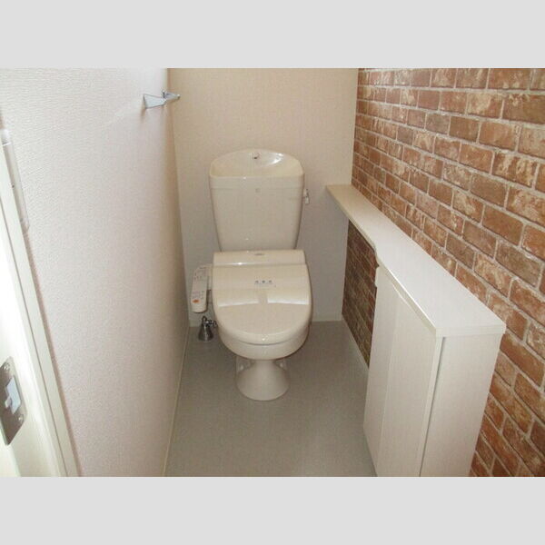 トイレ (1・2階　温水洗浄暖房便座)