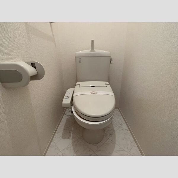 トイレ (温水洗浄暖房便座)