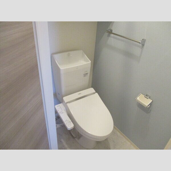 トイレ (温水洗浄暖房便座)