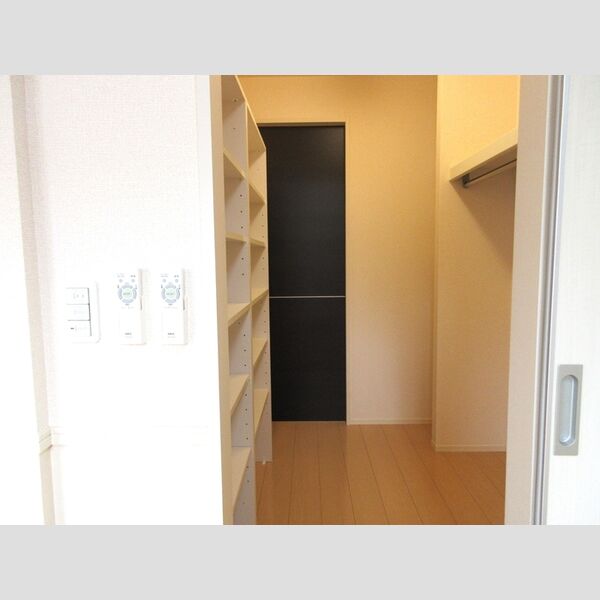 収納 (ウォークインクローゼット)