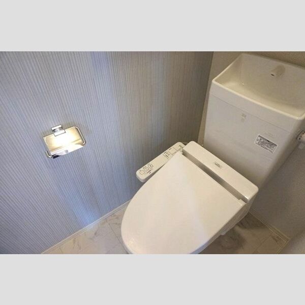 トイレ (温水洗浄暖房便座)