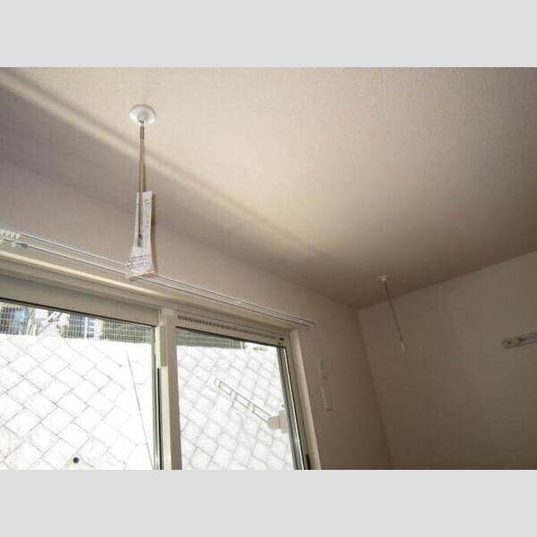 その他設備 (室内物干し)