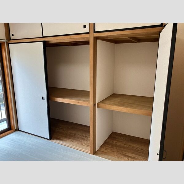 収納 (押入)