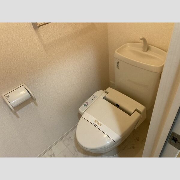 トイレ (温水洗浄暖房便座)