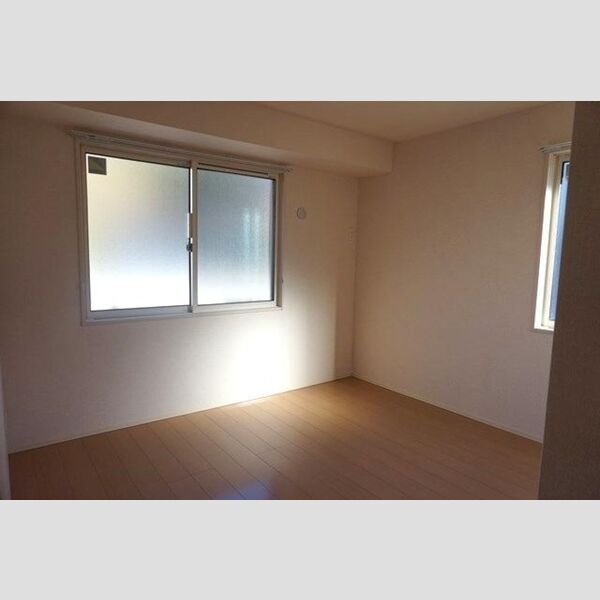 その他 (北側洋室)