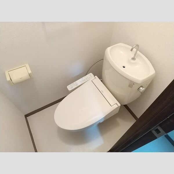 トイレ (トイレ)