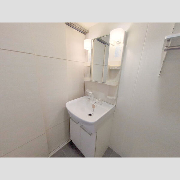 洗面所 (洗髪洗面化粧台)