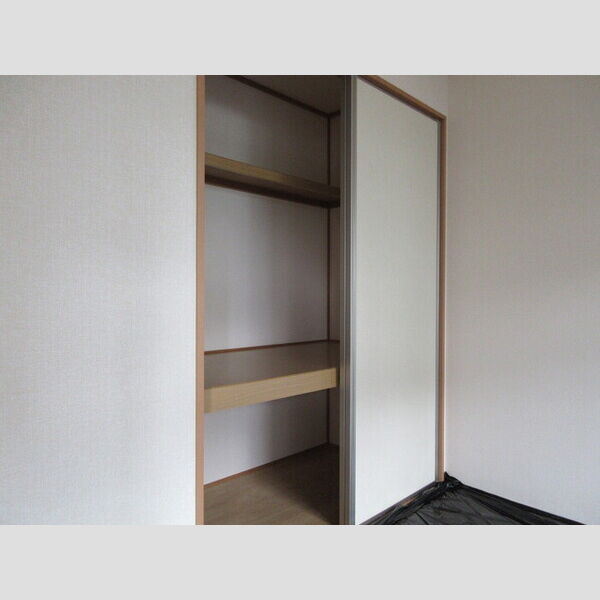 収納 (押入)