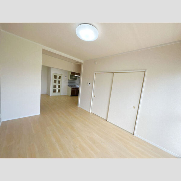 居室・リビング (南側洋室)