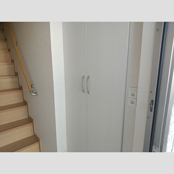 玄関 (シューズBOX)
