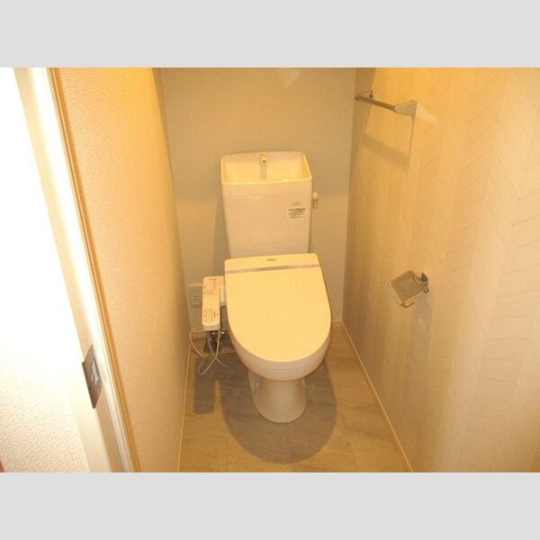 トイレ (温水洗浄暖房便座)