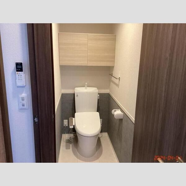 トイレ (温水洗浄暖房便座)