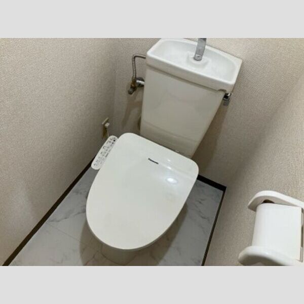 トイレ (温水洗浄暖房便座)