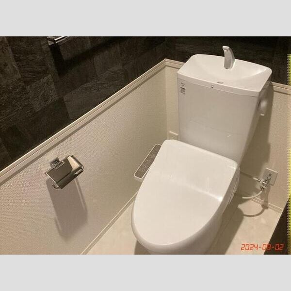 トイレ (温水洗浄暖房便座)