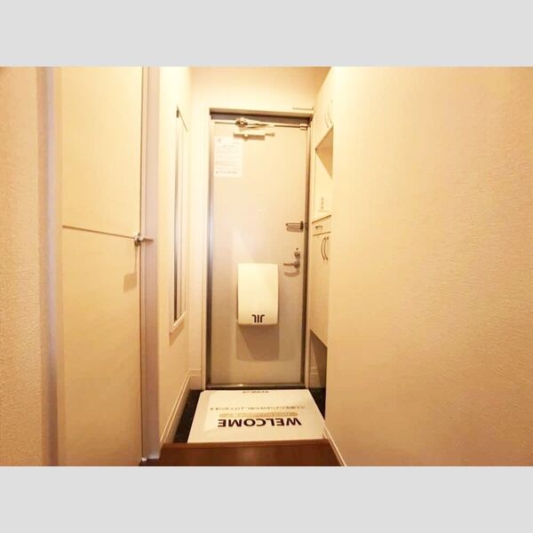 玄関 (姿見付き)