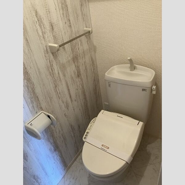 トイレ (温水洗浄便座つきトイレ)