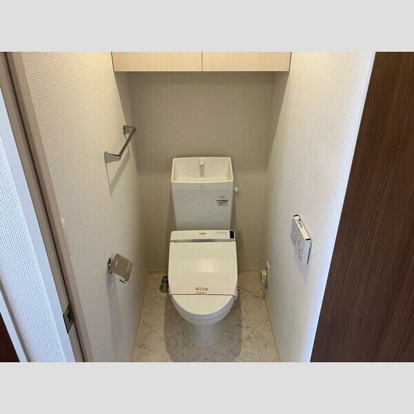 トイレ (温水洗浄暖房便座)