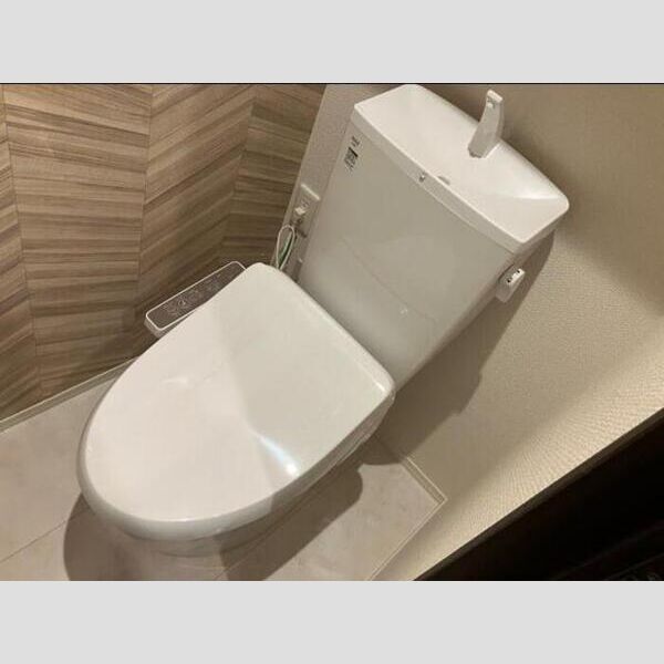 トイレ (温水洗浄暖房便座)