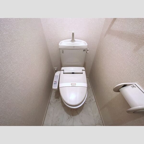 トイレ (トイレ)