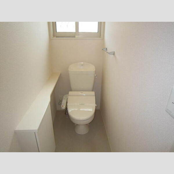 トイレ (2階温水洗浄暖房便座)