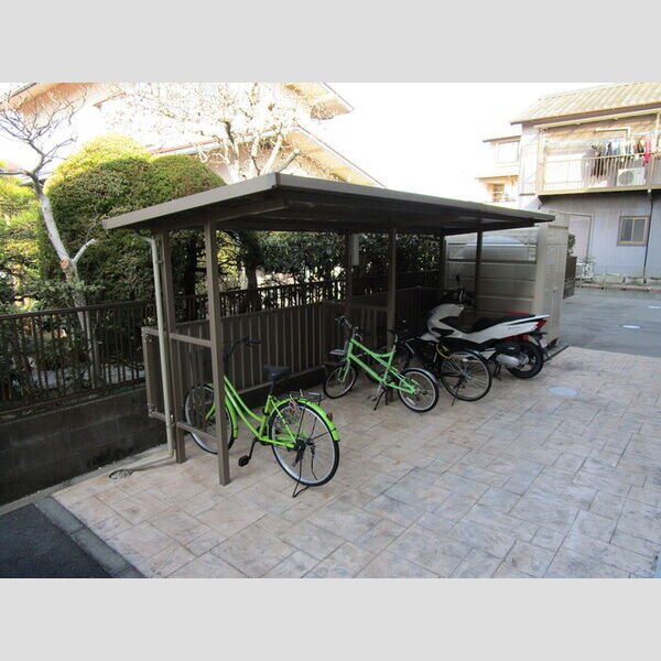 現地周辺 (駐輪場)