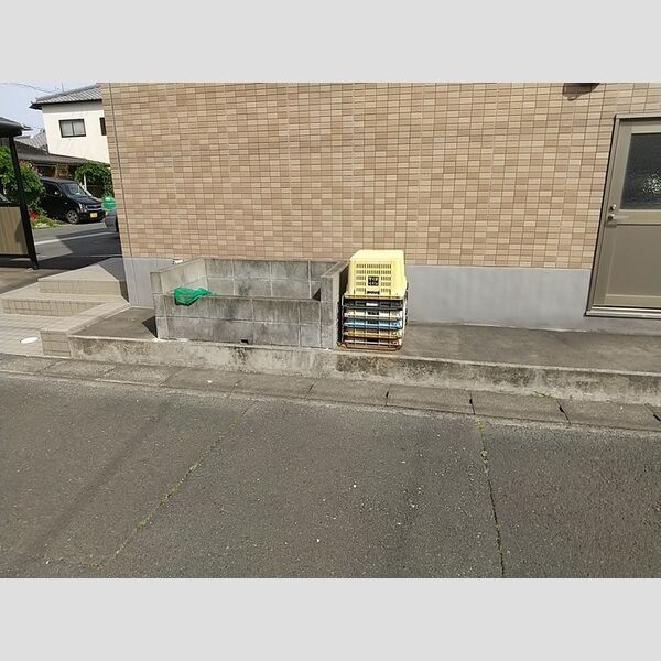 現地周辺 (ゴミ集積場)