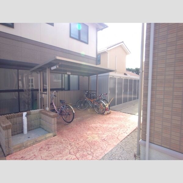 現地周辺 (駐輪場)