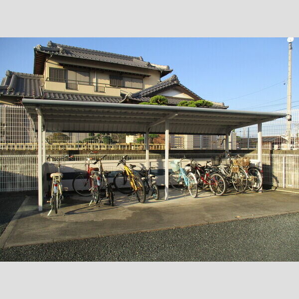 現地周辺 (駐輪場)