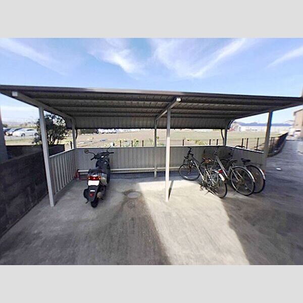 現地周辺 (駐輪場)