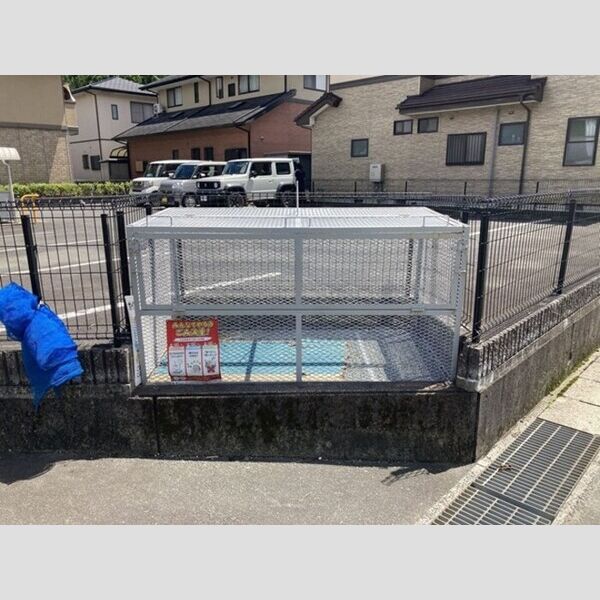 現地周辺 (ゴミ置き場)