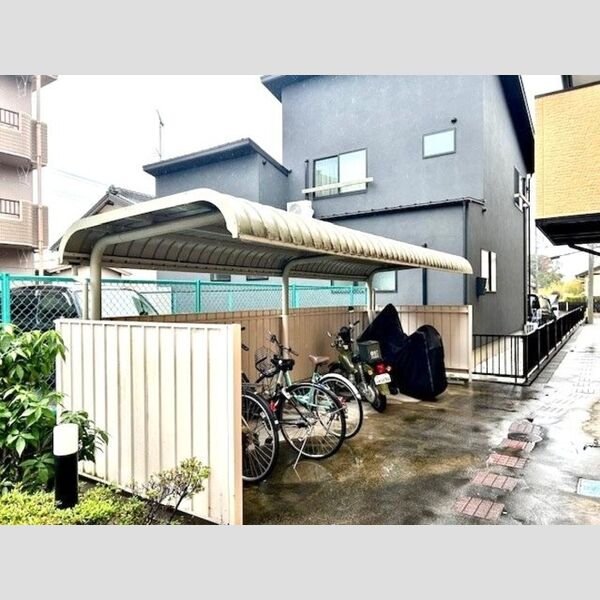 現地周辺 (駐輪場)
